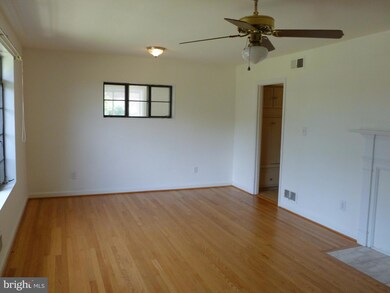 6508 Hillside Ln, Alexandria, VA 22306 - photo 4