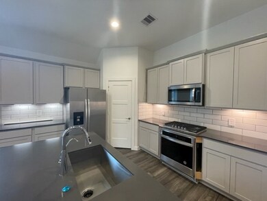 14028 Valley Creek Ct, Conroe, TX 77384 - photo 5