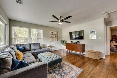 Large living area with wood flooring and so much n
