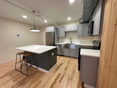 31 Center St unit Apartment 2, Rutland, VT 05701 - photo 6