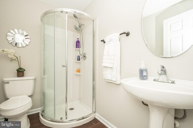 2558 Banshire Dr, Herndon, VA 20171 - photo 4