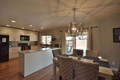 Dining & Kitchen