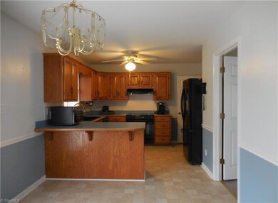 5752 Drake Rd, Greensboro, NC 27406 - photo 7