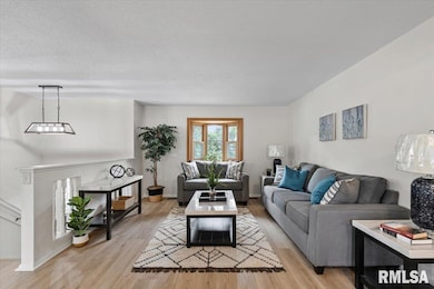 4153 Greenbrier Dr, Bettendorf, IA 52722 - photo 4