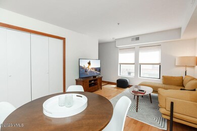 topaz_r203_interior_living_b