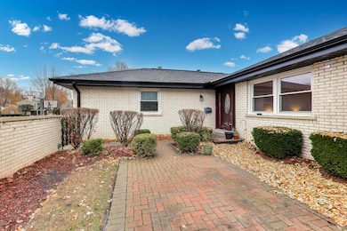 unlisted-address, Arlington Heights, IL 60005 - photo 2
