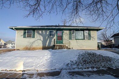 119 15th St NW, Cedar Rapids, IA 52405 - photo 2