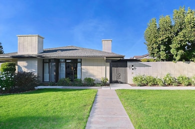 525 W Scott Ave, Fresno, CA 93704 - photo 2