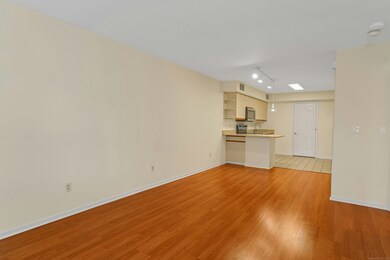 351 Pemberwick Rd unit 111, Greenwich, CT 06831 - photo 7
