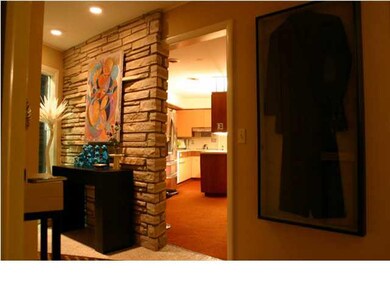 Note Facet-Cut Natural Limestone Wall