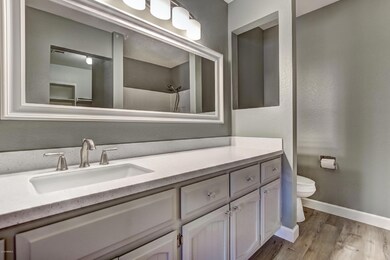 2259 E Fox St-43