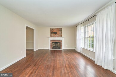 7405 Lanham Rd, Falls Church, VA 22043 - photo 5