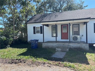 421 W 6th St, Baxter Springs, KS 66713 - photo 2