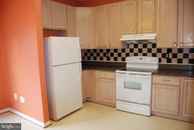 21245 Owls Nest Cir, Germantown, MD 20876 - photo 2