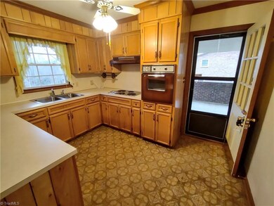 5626 Driftwood Dr, High Point, NC 27263 - photo 5