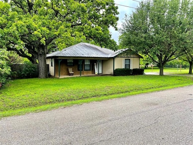 715 N Avenue A, Springtown, TX 76082 - photo 2