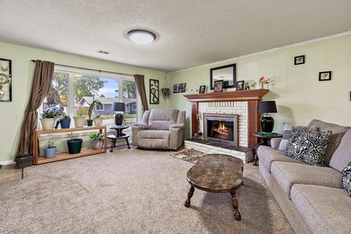 211 Corcoran living room w window
