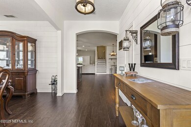 6 Foyer