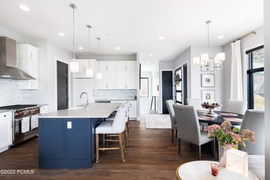 5_Kitchen-Dining_high_3867191