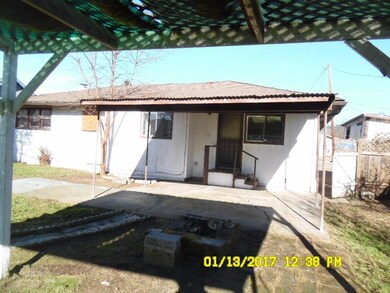 307 SE M St, Grants Pass, OR 97526 - photo 2