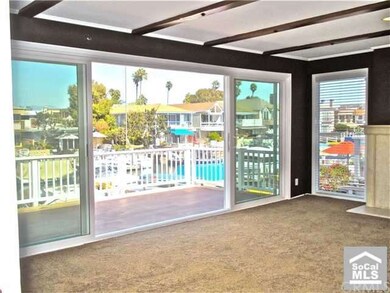 EXPANSIVE SLIDING DOORS JOIN THE LIVING ROOM WITH 