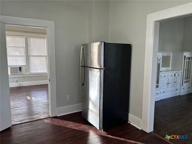 211 E Kingsbury St, Seguin, TX 78155 - photo 6