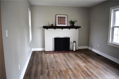 1014 E 10th St, Jeffersonville, IN 47130 - photo 4