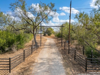 2425 Elm Creek Rd, Seguin, TX 78155 - photo 2
