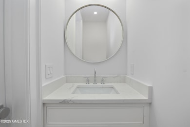 8-web-or-mls-148-e-elm-st-unit-b