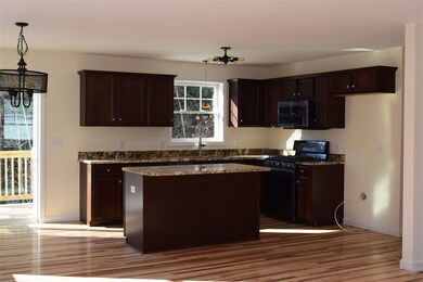 77 Millers Farm Dr unit 22, Rochester, NH 03868 - photo 2