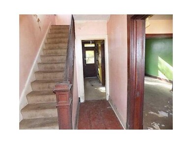 Entry/Foyer.