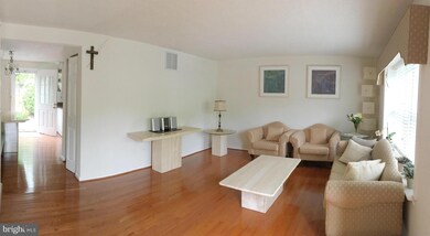 8617 Spring Creek Ct, Springfield, VA 22153 - photo 4