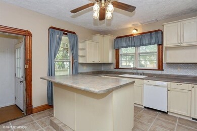 709 E St, La Porte, IN 46350 - photo 5