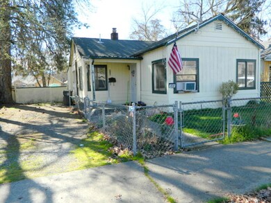 459 SW J st