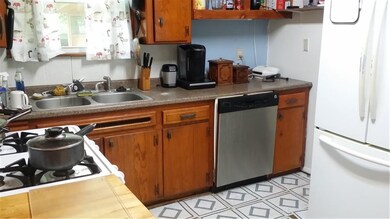 Kitchen, gas stove/oven, dishwasher, disposal repo