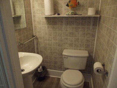 106 N Mcneil St, Burgaw, NC 28425 - photo 6