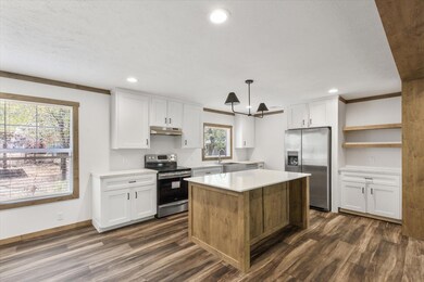 512 S Sky Ct, Granbury, TX 76049 - photo 2