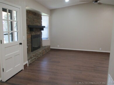 543 E 140th St, Glenpool, OK 74033 - photo 5