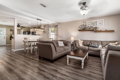 421 Wellsleyglen Dr, Columbus, OH 43207 - photo 5