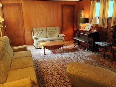 114 Jones St, Aliquippa, PA 15001 - photo 5