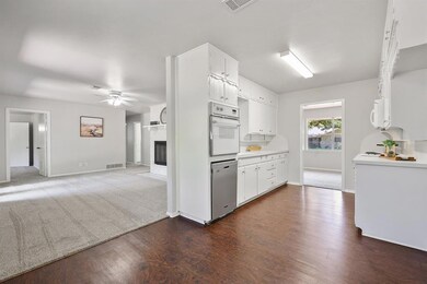 512 Caduceus Ln, Hurst, TX 76053 - photo 6