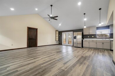 215 S 10th St, Thomas, OK 73669 - photo 6