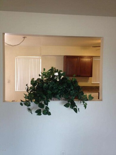 opening from Living room to kitchen