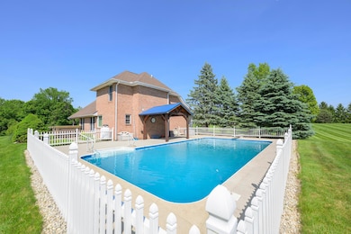 792 CR 5 pool-15
