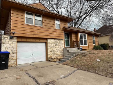 3736 SW 34th St, Topeka, KS 66614 - photo 2