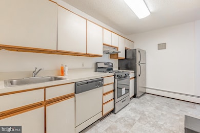 Radnor House unit 518, Bryn Mawr, PA 19010 - photo 7