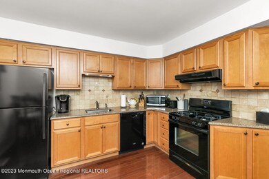 3203 Buckingham Cir Middletown-large-008