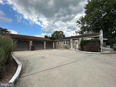 4080 Dixie Ave, Chambersburg, PA 17202 - photo 3