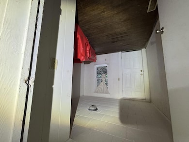 110 3rd Ave, Clendenin, WV 25045 - photo 5