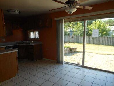 223 Bolz Rd, Carpentersville, IL 60110 - photo 5